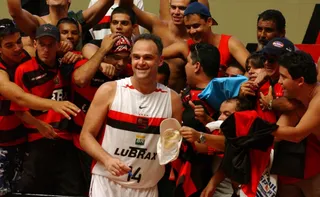 Imagem ilustrativa da imagem Flamengo eterniza camisa 14 do basquete em tributo a Oscar Schmidt