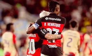 Imagem ilustrativa da imagem Flamengo goleia Medellín com brilho de geração 2019 e vira líder do Grupo A