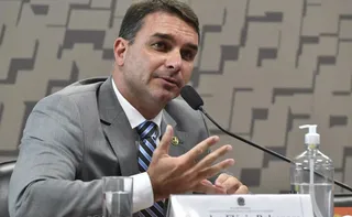 Imagem ilustrativa da imagem Flávio Bolsonaro quer discussão por reforma trabalhista e mudanças na Previdência