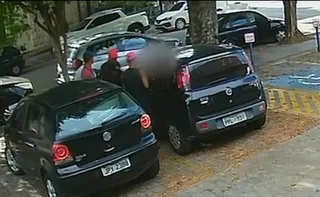 Imagem ilustrativa da imagem Idoso tem carro roubado e suspeitos são presos após perseguição em Vila Velha