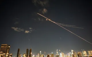 Imagem ilustrativa da imagem Israel volta a atacar Teerã e Irã escala retaliação