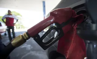 Imagem ilustrativa da imagem Lula zera imposto e subsidia diesel para conter alta do petróleo