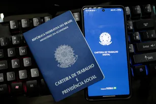 Imagem ilustrativa da imagem Maioria dos brasileiros, incluindo jovens, prioriza a CLT ao buscar emprego