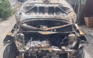 Imagem ilustrativa da imagem Motorista de app escapa de carro em chamas após ser sentenciado à morte