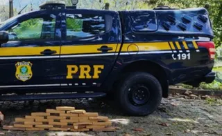 Imagem ilustrativa da imagem Mulher é presa após ser pega viajando em ônibus com 21 kg de maconha em Guarapari