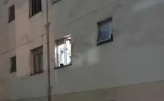 Imagem ilustrativa da imagem Mulher pula de prédio com filha de 2 anos para fugir de agressões do marido em SP