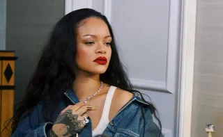 Imagem ilustrativa da imagem Mulher que atirou contra casa de Rihanna tem fiança fixada em R$ 53 milhões