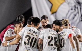 Imagem ilustrativa da imagem Neymar acerta a trave e Santos empata com o Coritiba pela Copa do Brasil