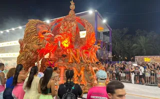 Imagem ilustrativa da imagem Novo Império enfrenta falhas no som durante desfile no Sambão do Povo