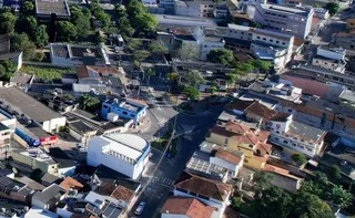 Imagem ilustrativa da imagem Operação vai retirar fios de telefone e internet irregulares na Serra neste domingo