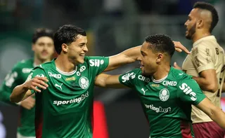 Imagem ilustrativa da imagem Palmeiras encaminha vaga na Copa do Brasil, mas Vitor Roque preocupa