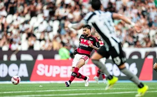 Imagem ilustrativa da imagem Paquetá desencanta, Flamengo elimina Botafogo e vai à semi do Carioca
