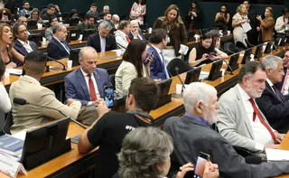 Imagem ilustrativa da imagem Pedido de vista adia votação da PEC do fim da 6x1 na CCJ da Câmara