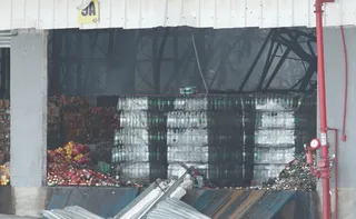 Imagem ilustrativa da imagem Perícia busca câmeras para entender causas do incêndio em galpão em Viana