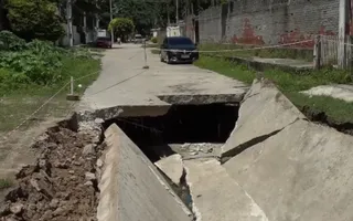 Imagem ilustrativa da imagem Placa de concreto de rua desaba e quase atinge carro em Paulista