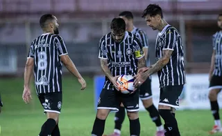 Imagem ilustrativa da imagem “Precisamos melhorar muito”, diz lateral capa-preta