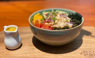 Imagem ilustrativa da imagem Rede Mana Poke chega à Praia do Canto com cardápio personalizável