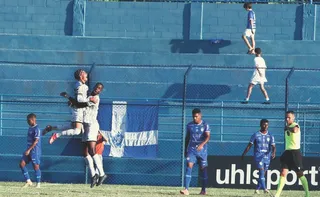 Imagem ilustrativa da imagem Rio Branco castiga o Vitória no fim e vence de virada na Série D