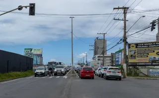 Imagem ilustrativa da imagem Rodovia do Sol interditada para retirada de postes em Vila Velha