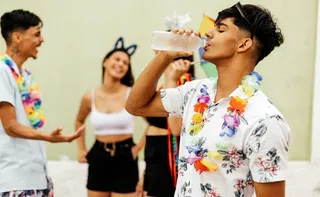 Imagem ilustrativa da imagem Saiba como ajudar uma pessoa que passa mal em blocos e festas de Carnaval