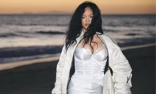 Imagem ilustrativa da imagem Suspeita de atirar na casa Rihanna é acusada de tentativa de homicídio