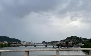 Imagem ilustrativa da imagem Tempo severo: ES segue em alerta vermelho para acumulados de chuva nesta sexta