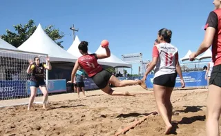 Imagem ilustrativa da imagem Universitários agitam a orla de Vitória neste fim de semana