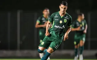 Imagem ilustrativa da imagem Vitória acerta com volante Araújo, ex-Porto