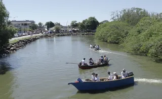 Imagem ilustrativa da imagem Voluntários realizam descida em conscientização à preservação da água na Serra