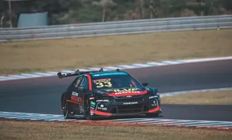 Imagem ilustrativa da imagem Nelsinho Piquet vence etapa de Cascavel na Stock Car