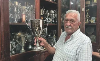 Imagem ilustrativa da imagem Pecuarista de 77 anos mantém acervo com 3 mil prêmios da raça Nelore