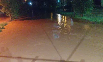 Imagem ilustrativa da imagem Rio sobe 80 cm e ameaça transbordar após temporal em Mimoso do Sul