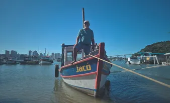 Imagem ilustrativa da imagem Vida de pesca: amor ao mar resiste aos custos altos e aos limites