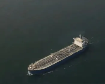 Imagem ilustrativa da imagem Petróleo ultrapassa US$ 85 após Irã anunciar fechamento do estreito de Hormuz