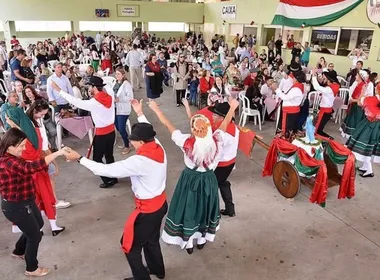 Imagem ilustrativa da imagem Festa em Conceição do Castelo celebra imigração de portugueses e italianos
