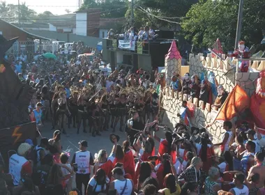 Imagem ilustrativa da imagem Medusas e guerreiras na folia da Barra do Jucu, em Vila Velha