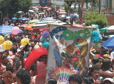 Imagem ilustrativa da imagem Onças 'invadem' o Centro de Vitória com hits e distribuição de bebida tradicional