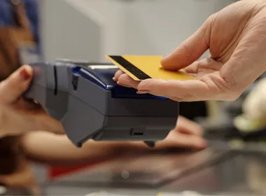 Imagem ilustrativa da imagem Vai aproveitar o Carnaval? Veja dicas para curtir sem cair em fraudes bancárias