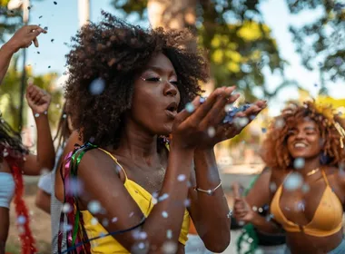 Imagem ilustrativa da imagem Veja dicas para passar a folia de Carnaval sem infecções respiratórias