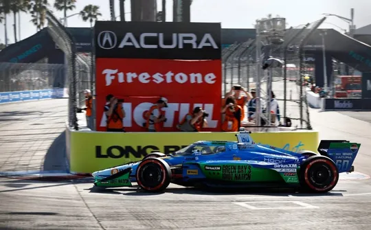 Imagem ilustrativa da imagem Fórmula Indy: Sueco fatura pole em Long Beach