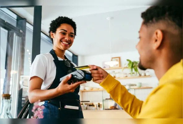 Pagamento com cartão de crédito: modalidade continua a ser a maior vilã do endividamento, diz pesquisa