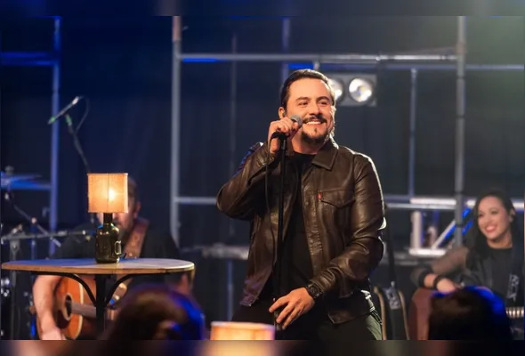 Dino vai cantar suas versões de sucessos do rock internacional, como “Wind of Change” (Scorpions) e  “Spending My Time” (Roxette)