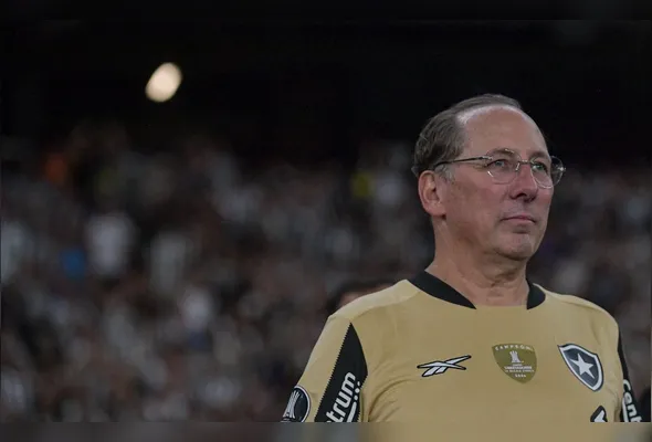 Textor está vivendo um momento delicado e de pressão na gestão do Botafogo