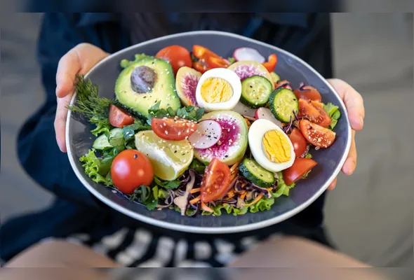 Alimentação equilibrada ajuda a manter a energia e evitar o cansaço ao longo do dia