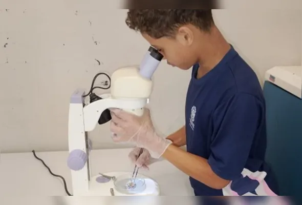 Davi Gisto de Barros, desenvolveu um projeto voltado à produção de bioplástico a partir de algas.