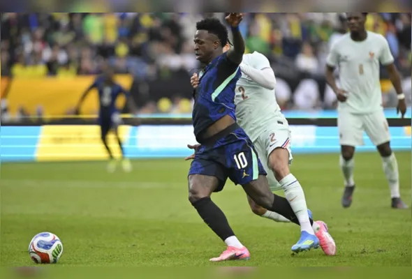 Brasil esbarra nas próprias limitações e liga alerta antes da Copa do Mundo