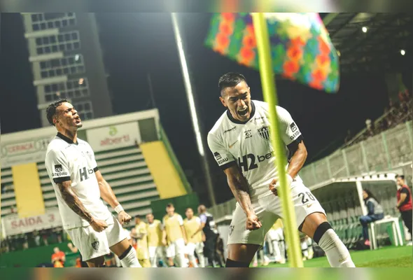 Cuello comemora seu gol, o segundo do Atlético na partida