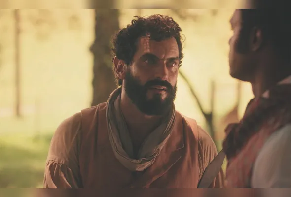 Nikolas em cena de “Dona Beja” no papel de Clariovaldo, capataz fiel e figura central na engrenagem emocional 
da trama