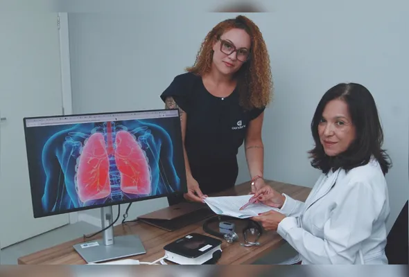 Maria Giulia Fracalossi e Waleska Cintra explicam que estudo busca analisar eficácia de uma terapia com três medicações