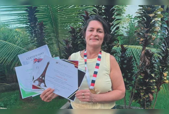 Francisca Mota apresentou suas obras na Europa e passou a integrar a Académie de Luminescence Française